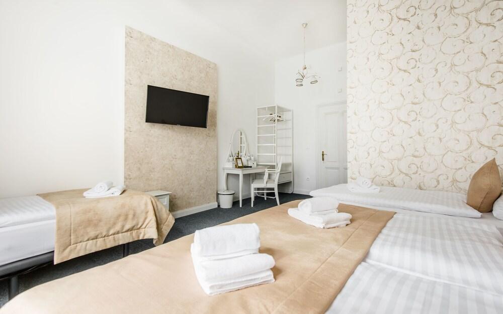 Bluebell Hotel Bratislava Luaran gambar