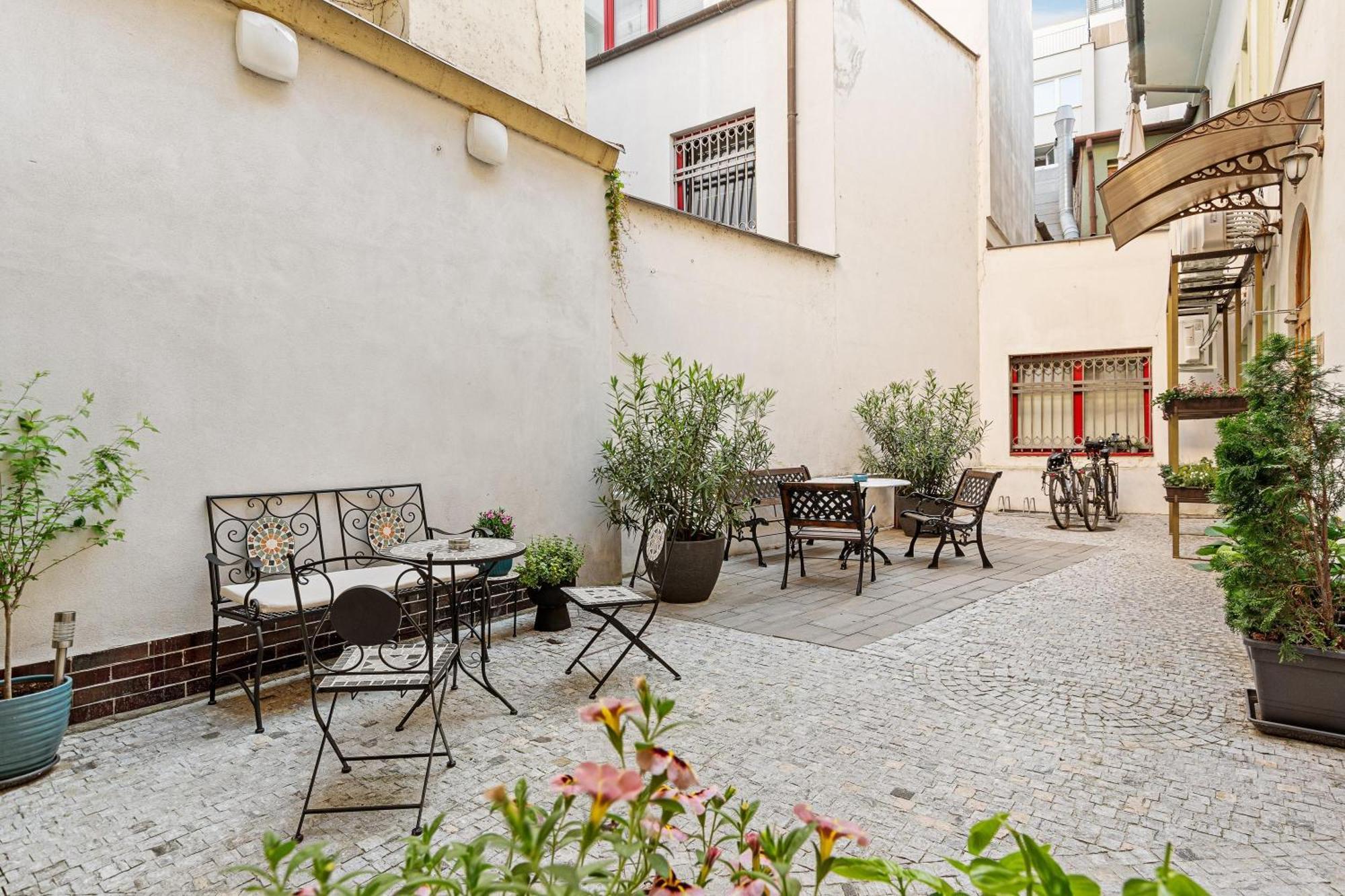 Bluebell Hotel Bratislava Luaran gambar